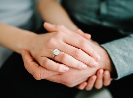 Jakie kamienie szlachetne są najczęściej spotykane w pierścionkach zaręczynowych?