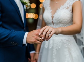 Rocznica ślubu – biżuteria od papieru do diamentu
